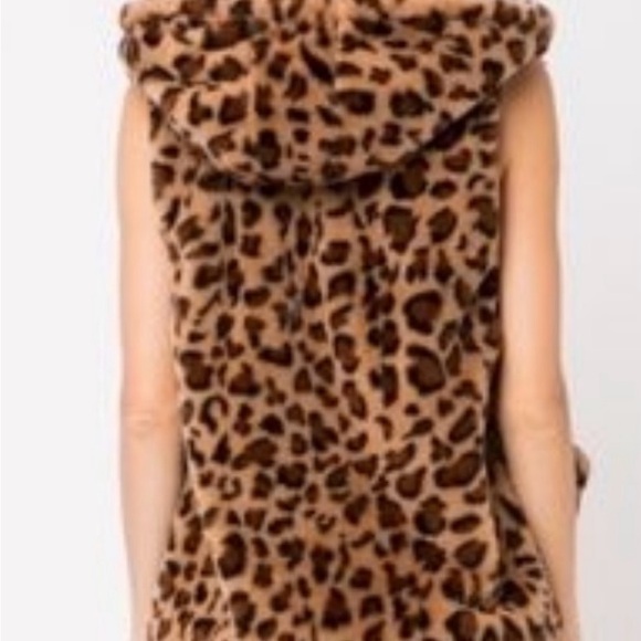 Love Tree Leopard Print Faux Fur Vest - Picture 2 of 5